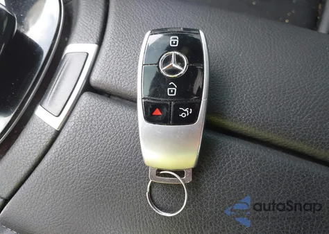 2017 Mercedes-Benz E 300 z USA, uszkodzony, nr VIN WDDZF4JB3HA054952